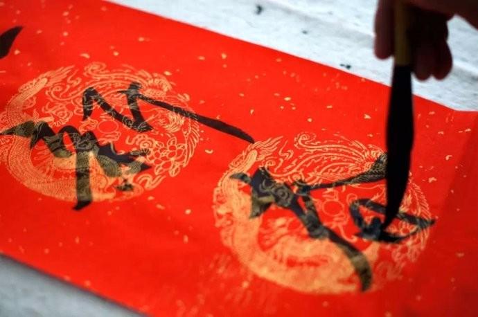 知名书法家出手，现场给你写春联，1000幅春联、1000个福字，宜兴市图书馆等你来拿！