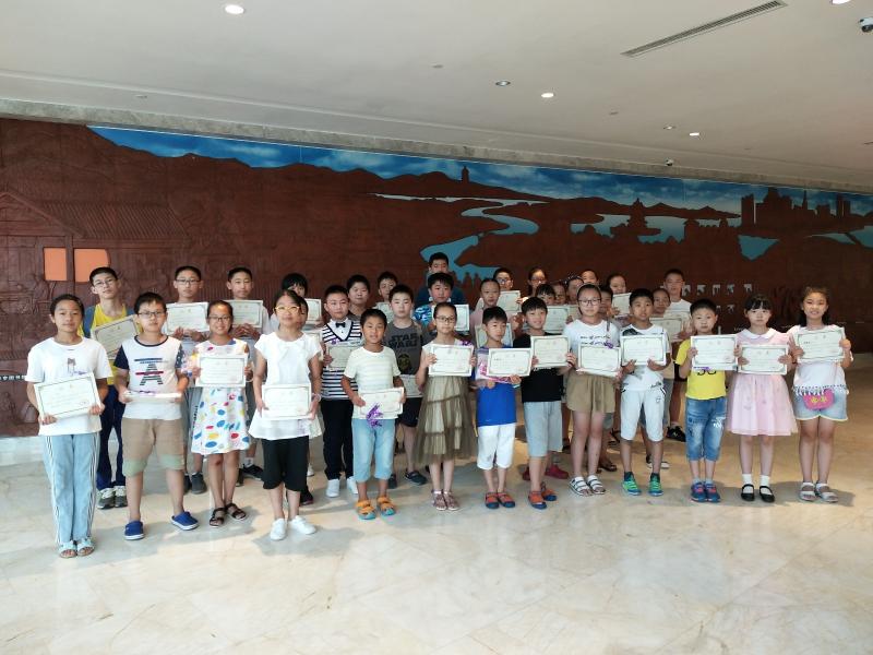 60位同学被评为宜兴市图书馆“优秀义务小馆员”