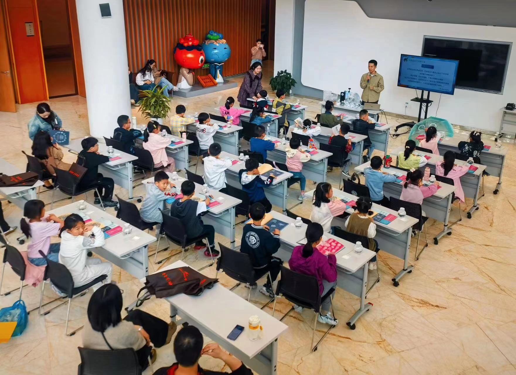 探索海洋奥秘 点燃科学梦想 ——《水母花园》主题科普研学活动