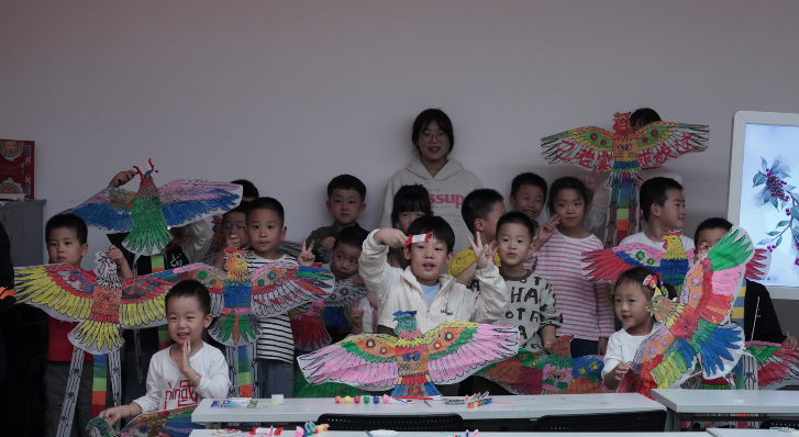 “秋韵传承，梦绘中华”——“纸鸢飞扬，梦想启航”（传统纸鸢的制作与放飞）公益课活动