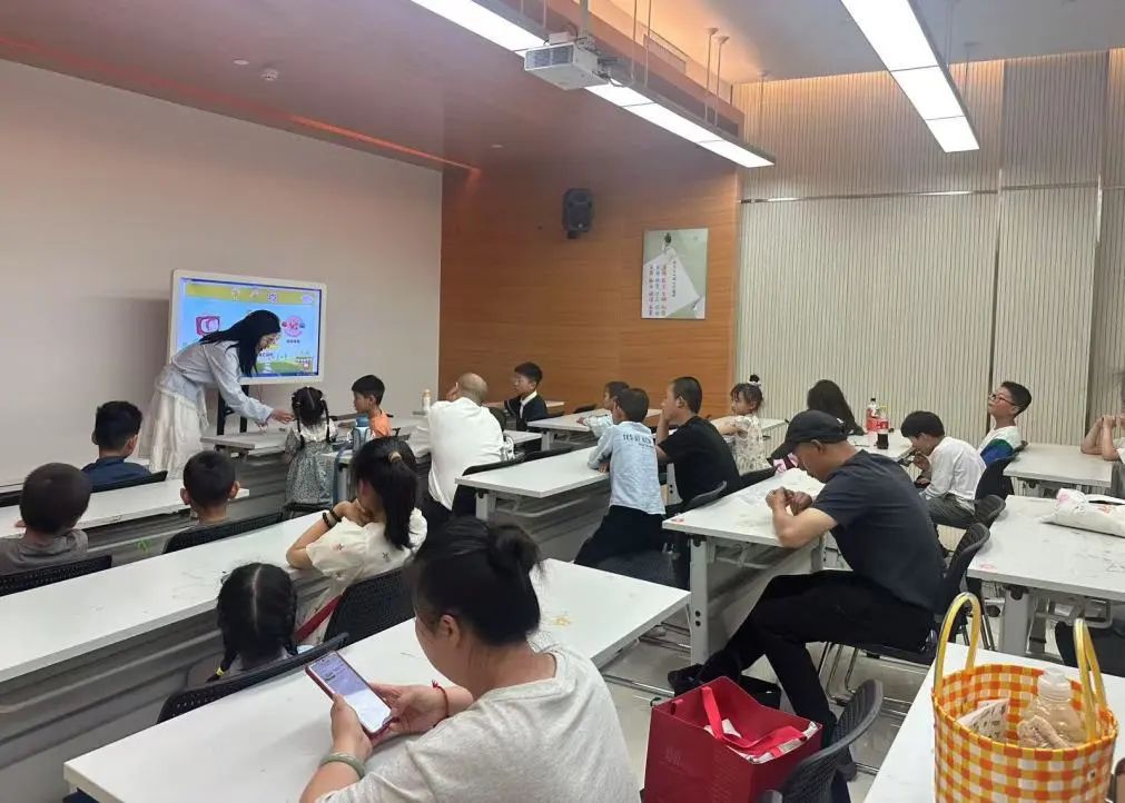  陶书会公益课堂：奇巧拼锁——玩转孔明锁