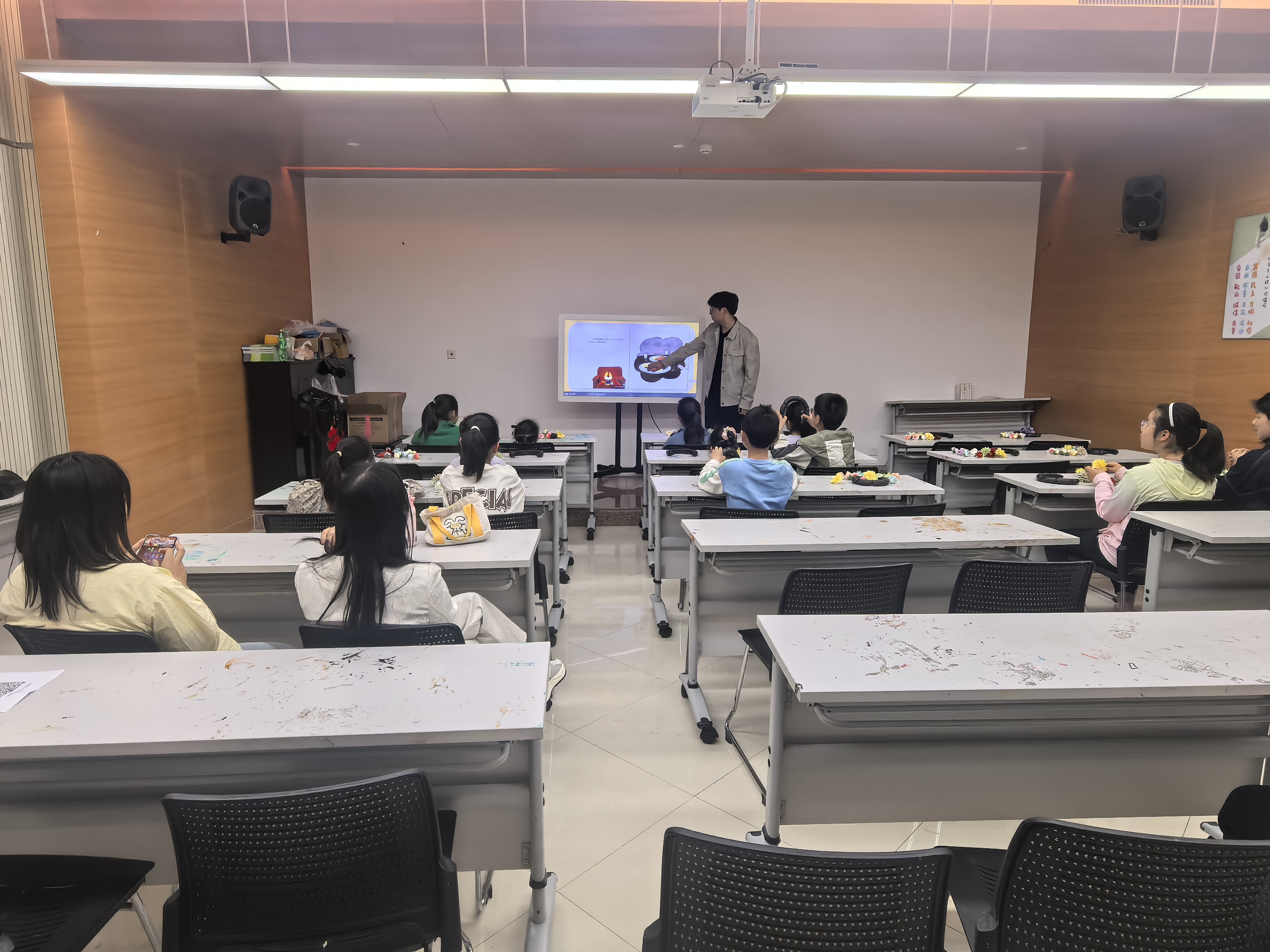 陶书会公益课堂：花开鬓边&middot;爱满心间  母亲节DIY簪花活动