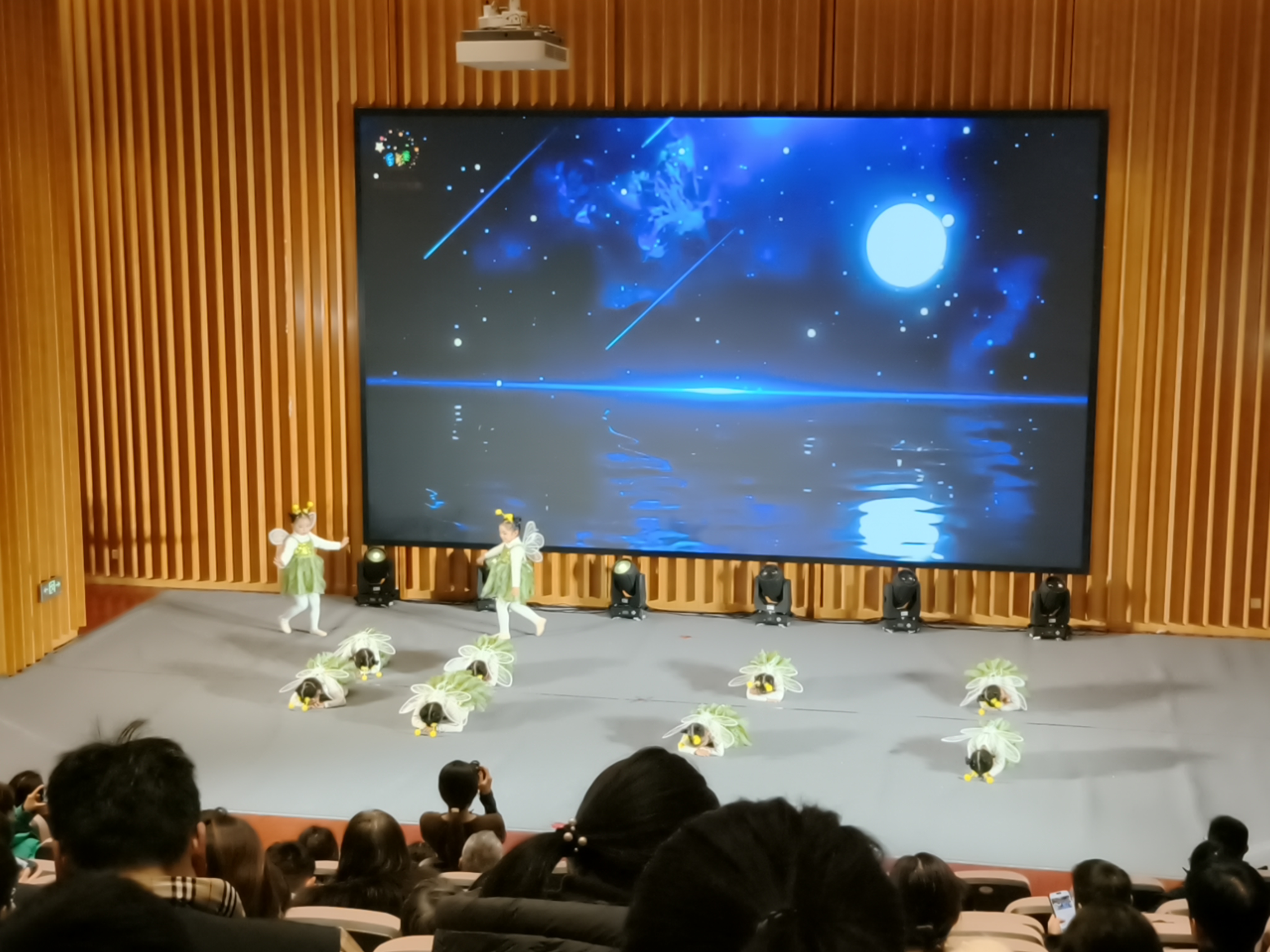 "艺路生花 光耀未来"舞蹈艺术展演